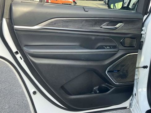 Used 2021 Jeep Grand Cherokee L Overland w/ Luxury Tech Group IV image 18