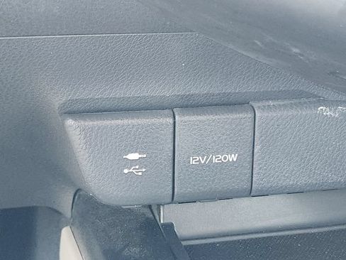 Used 2018 Toyota Camry SE w/ Moonroof Package FWD image 19