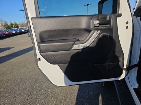 Used 2018 Jeep Wrangler Rubicon w/ Power Convenience Group AWD/4WD image 15