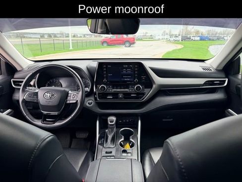Used 2021 Toyota Highlander XLE image 7