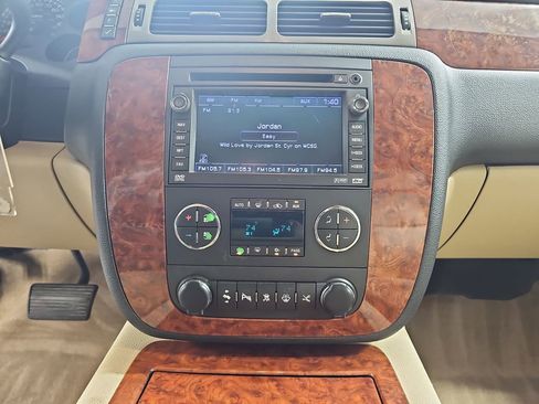 Used 2008 Chevrolet Tahoe LTZ w/ LTZ Preferred Equipment Group AWD/4WD image 27