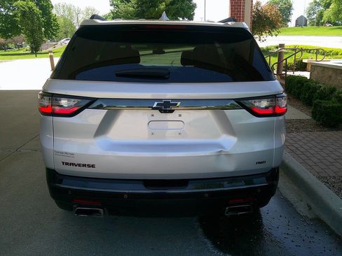 Used 2021 Chevrolet Traverse Premier w/ Redline Edition AWD/4WD image 6