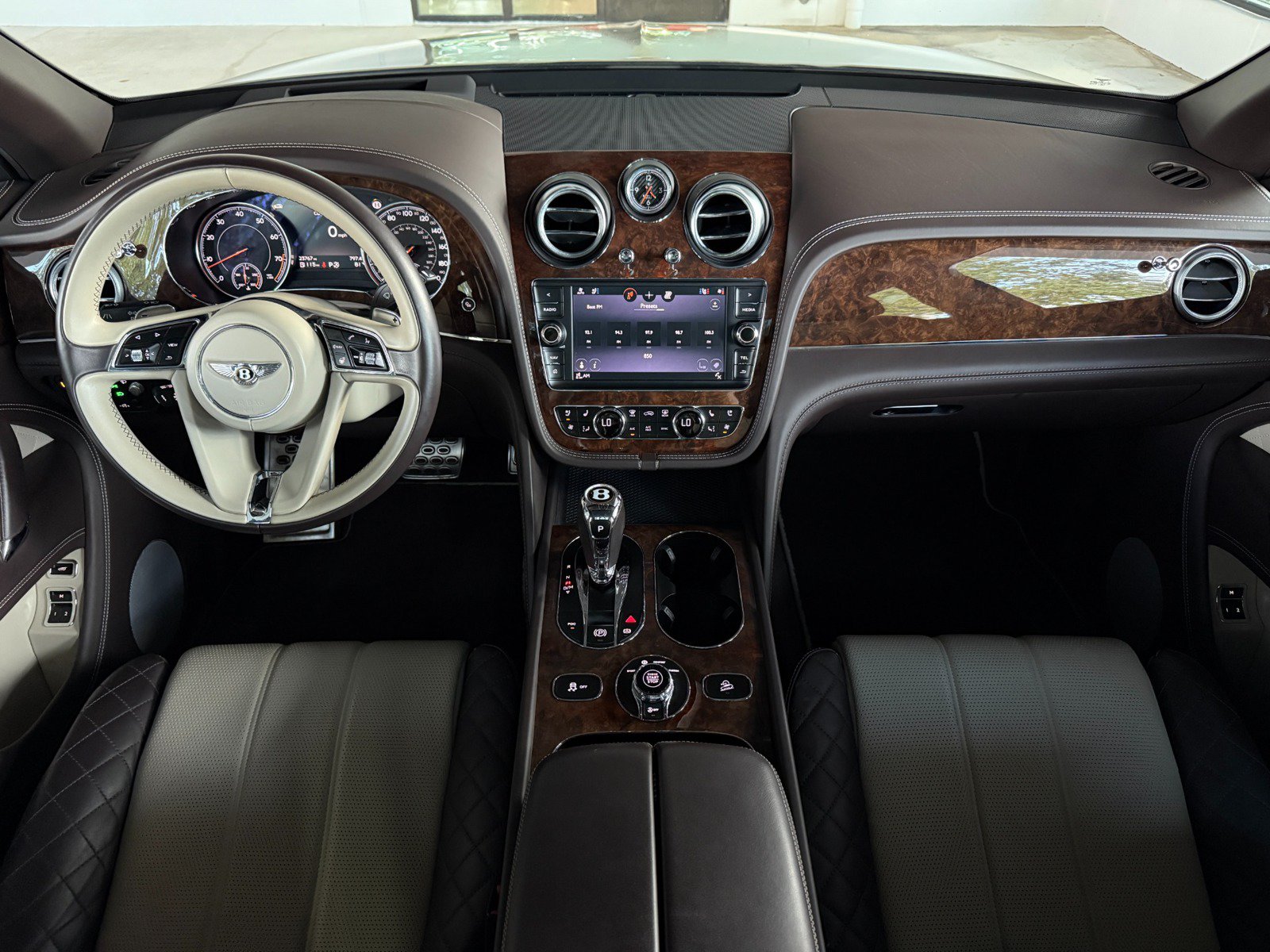Used 2019 Bentley Bentayga AWD/4WD image 45