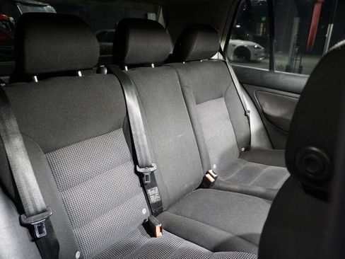 Used 2004 Volkswagen Golf GLS FWD image 19