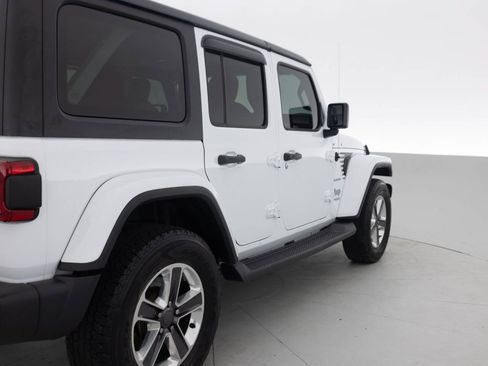 Used 2018 Jeep Wrangler Unlimited Sahara AWD/4WD image 14