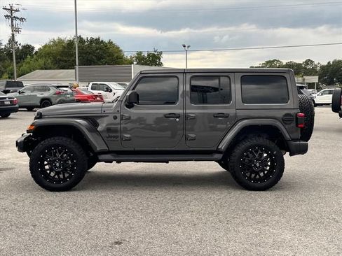 Used 2021 Jeep Wrangler Unlimited Sahara AWD/4WD image 6