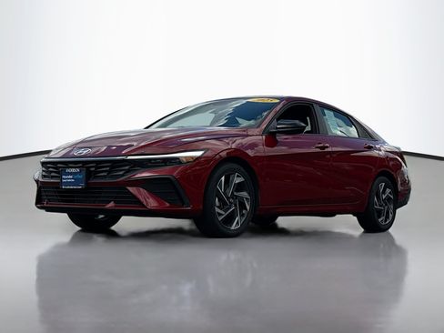 Certified 2025 Hyundai Elantra Sport FWD image 13
