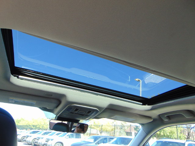 Used 2022 Toyota Highlander XLE AWD/4WD image 22