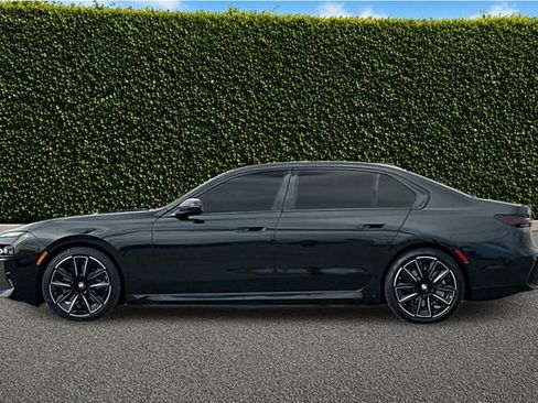 Used 2025 BMW i7 xDrive60 w/ Executive Package AWD/4WD image 7