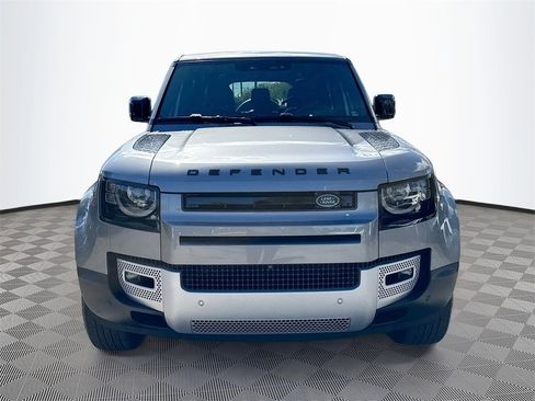 Used 2023 Land Rover Defender 130 SE image 2