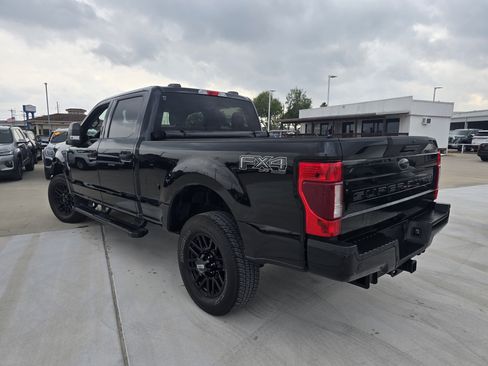 Used 2022 Ford F250 XLT w/ Black Appearance Package image 5