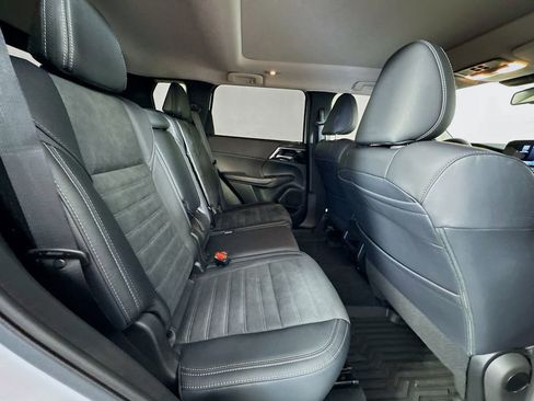 Used 2024 Mitsubishi Outlander SE image 28