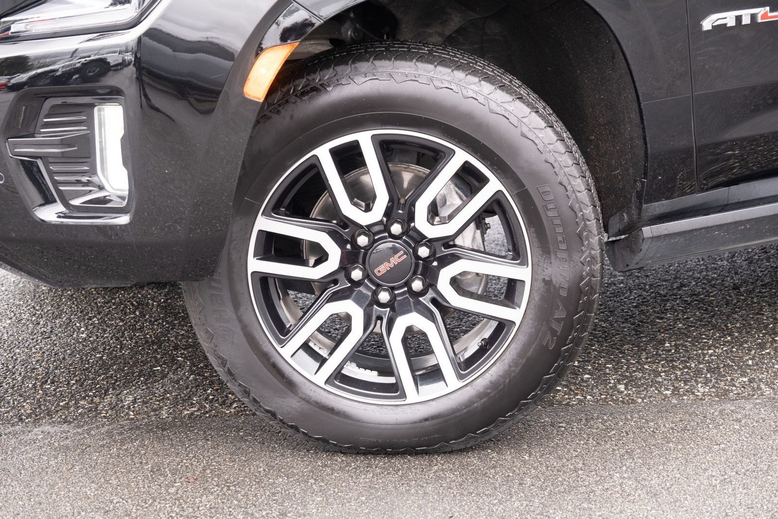 Used 2023 GMC Yukon AT4 w/ AT4 Premium Plus Package AWD/4WD image 24