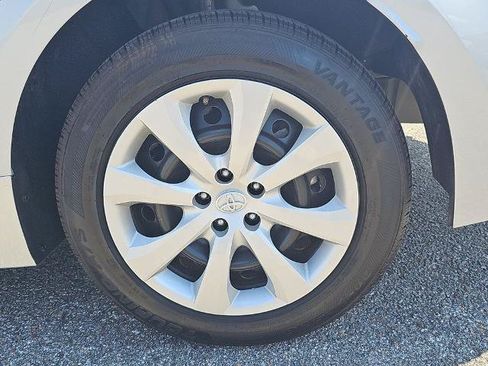 Used 2024 Toyota Corolla LE FWD image 32