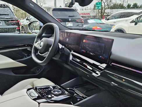 Used 2024 BMW 530i xDrive w/ Convenience Package image 24