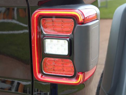Used 2023 Jeep Gladiator Rubicon w/ LED Lighting Group AWD/4WD image 11