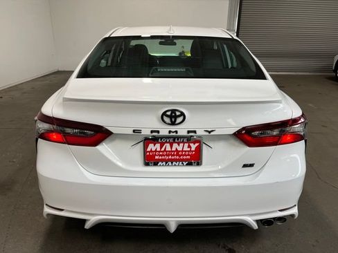 Used 2023 Toyota Camry SE FWD image 4
