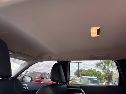 Used 2024 Mitsubishi Outlander SE image 15