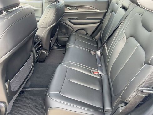 New 2025 Jeep Grand Cherokee Limited image 27