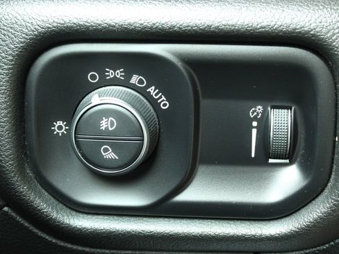 Used 2020 RAM 1500 Big Horn AWD/4WD image 23