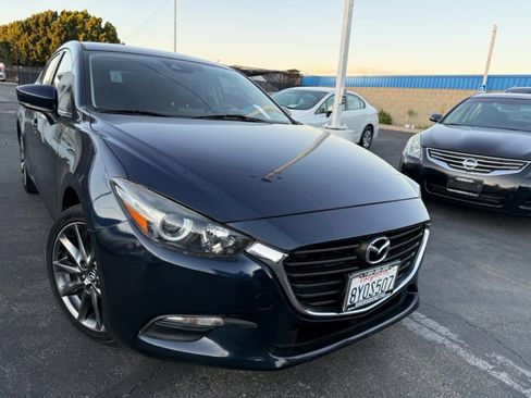 Used 2018 MAZDA MAZDA3 Touring image 4