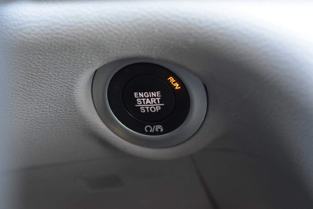 Used 2024 Chrysler Pacifica Touring-L FWD image 19