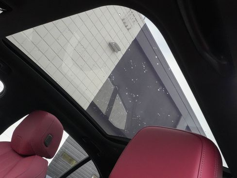 Used 2024 BMW 530i w/ Premium Package image 15