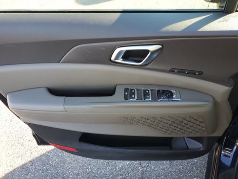 Certified 2025 Kia Carnival EX image 20