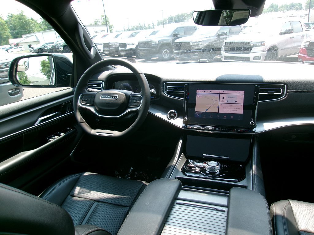 Used 2024 Jeep Wagoneer L Series II AWD/4WD image 13