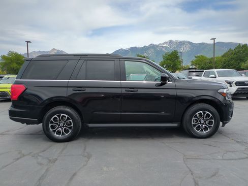 Used 2024 Ford Expedition XLT AWD/4WD image 2