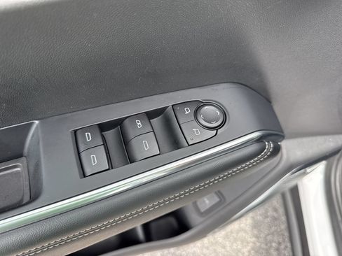 Used 2025 GMC Acadia Elevation FWD image 16