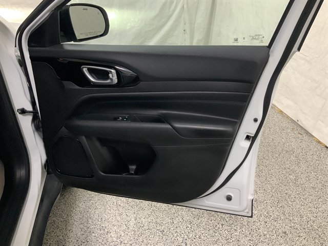 Used 2025 Jeep Compass Latitude w/ Altitude Special Edition AWD/4WD image 20