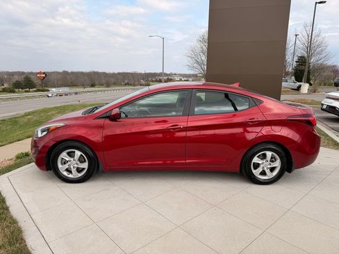 Used 2014 Hyundai Elantra SE image 2