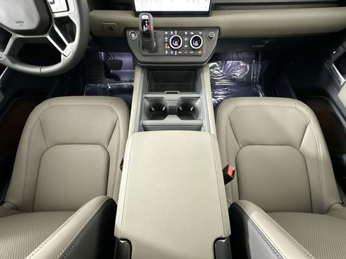 Certified 2025 Land Rover Defender 90 X-Dynamic SE AWD/4WD image 22