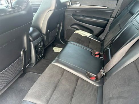 Used 2020 Jeep Grand Cherokee Altitude RWD image 12