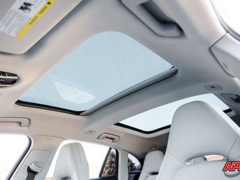 Used 2018 Porsche Panamera 4S image 30