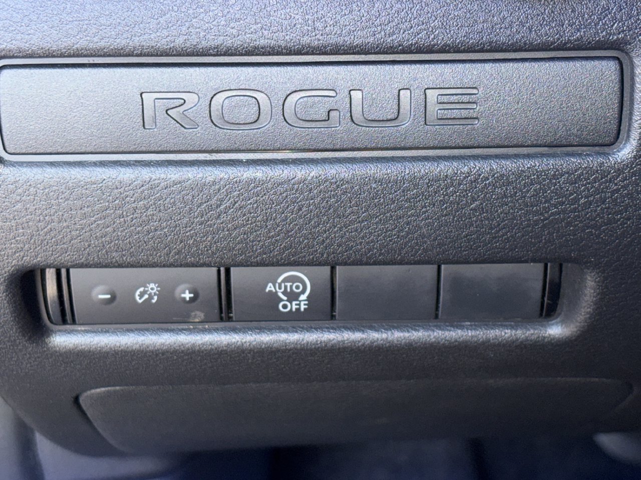 Used 2023 Nissan Rogue S FWD image 12