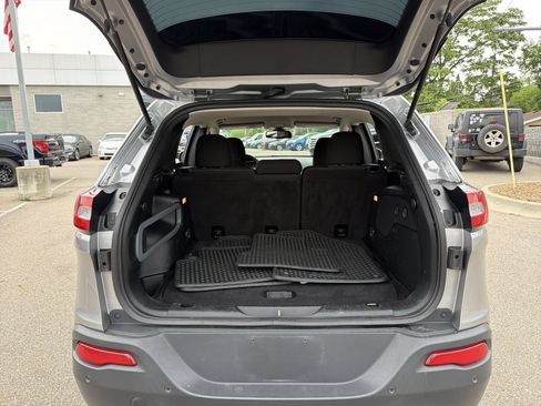 Used 2017 Jeep Cherokee Latitude w/ Safety/Convenience Group AWD/4WD image 34