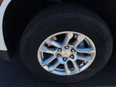 Used 2025 Chevrolet Tahoe LT image 32