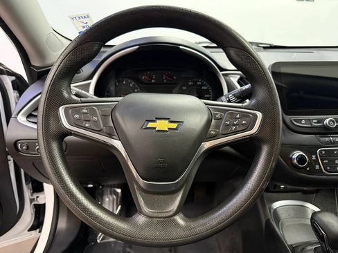 Used 2022 Chevrolet Malibu LT FWD image 16