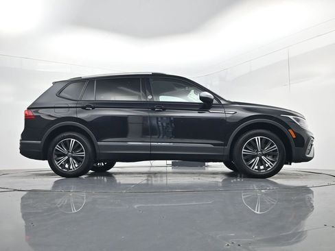 Used 2024 Volkswagen Tiguan SE FWD image 42