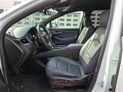 Certified 2024 Buick Enclave Essence image 11