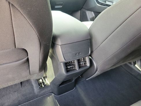 Used 2026 Chevrolet Equinox LT FWD image 10