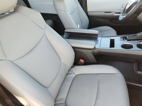 Used 2026 Toyota Sienna XLE image 20