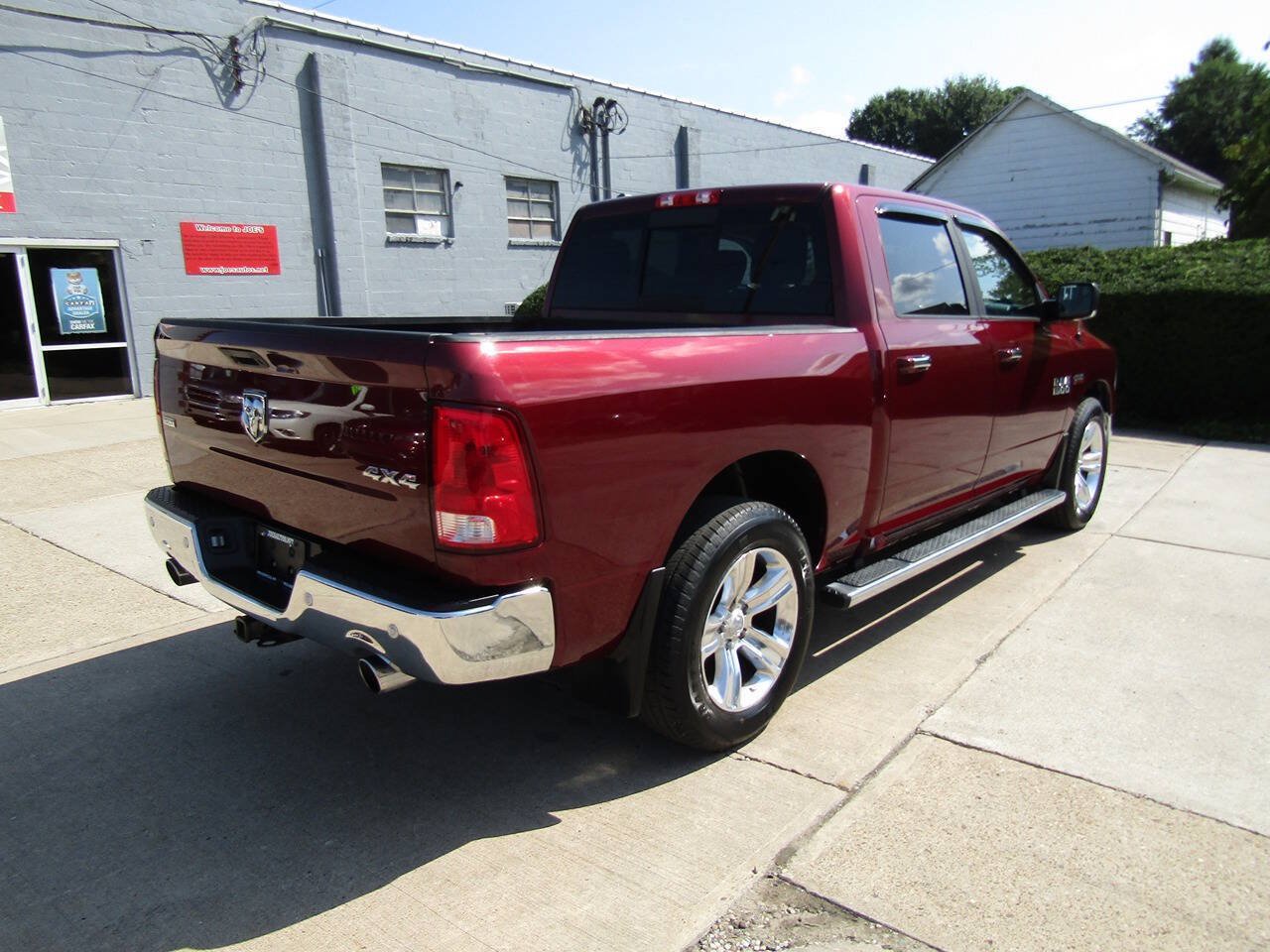 Used 2017 RAM 1500 Classic SLT w/ SLT Plus D←cor Group AWD/4WD image 8