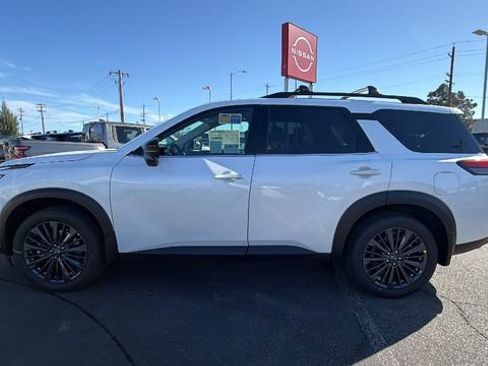 New 2026 Nissan Pathfinder SL w/ SL Premium Package image 7