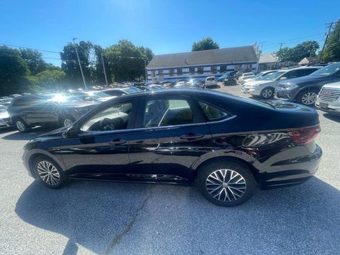 Used 2019 Volkswagen Jetta SE w/ Cold Weather Package FWD image 9