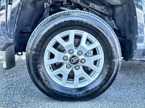 Used 2025 Toyota Tacoma SR5 AWD/4WD image 11