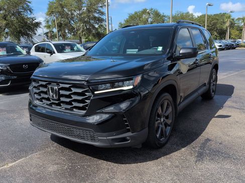 Used 2025 Honda Pilot Sport image 8