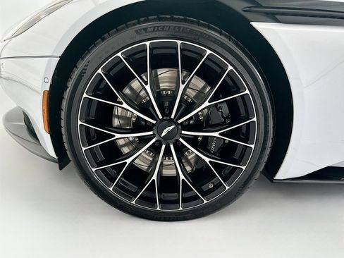 Used 2023 Aston Martin DB11 Coupe RWD image 27